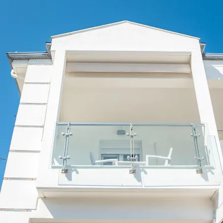 Vertigo Seaside Aparthotel *